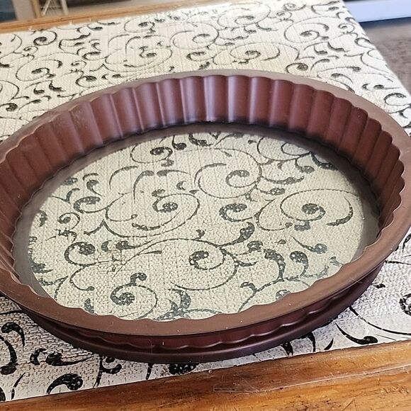Non-Stick Brown Pie Pan - Picture 1 of 1